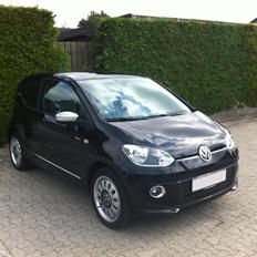 VW up black