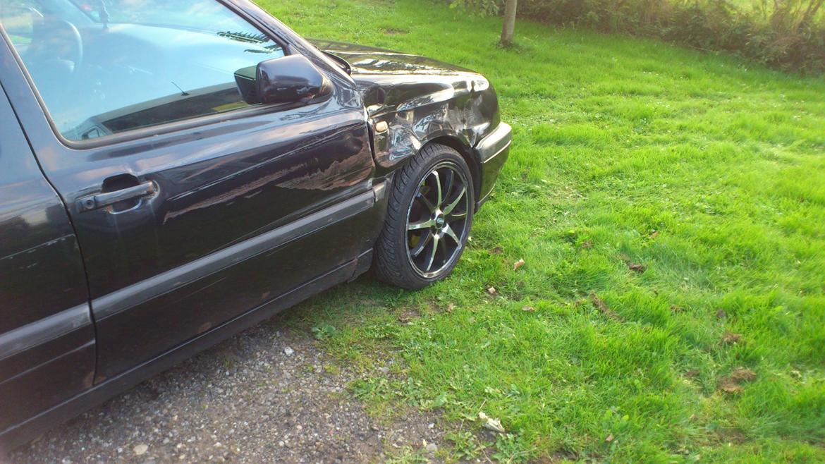 VW Vento 1.8 8v Clx (Total Skadet) billede 2