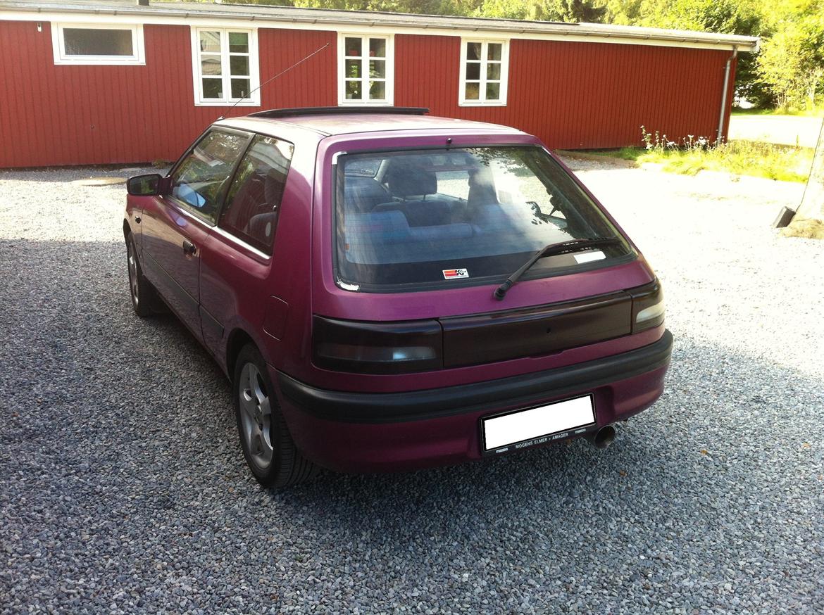 Mazda 323 1.3 sportline billede 1