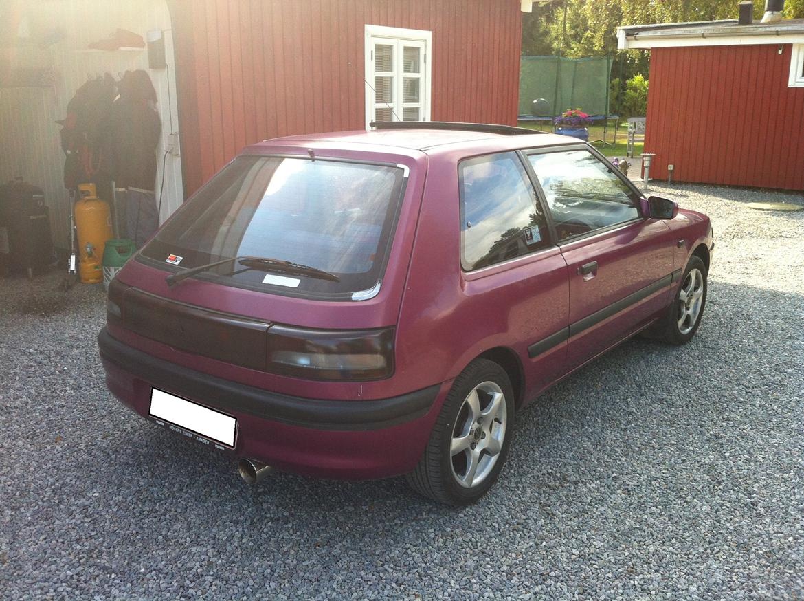 Mazda 323 1.3 sportline billede 2