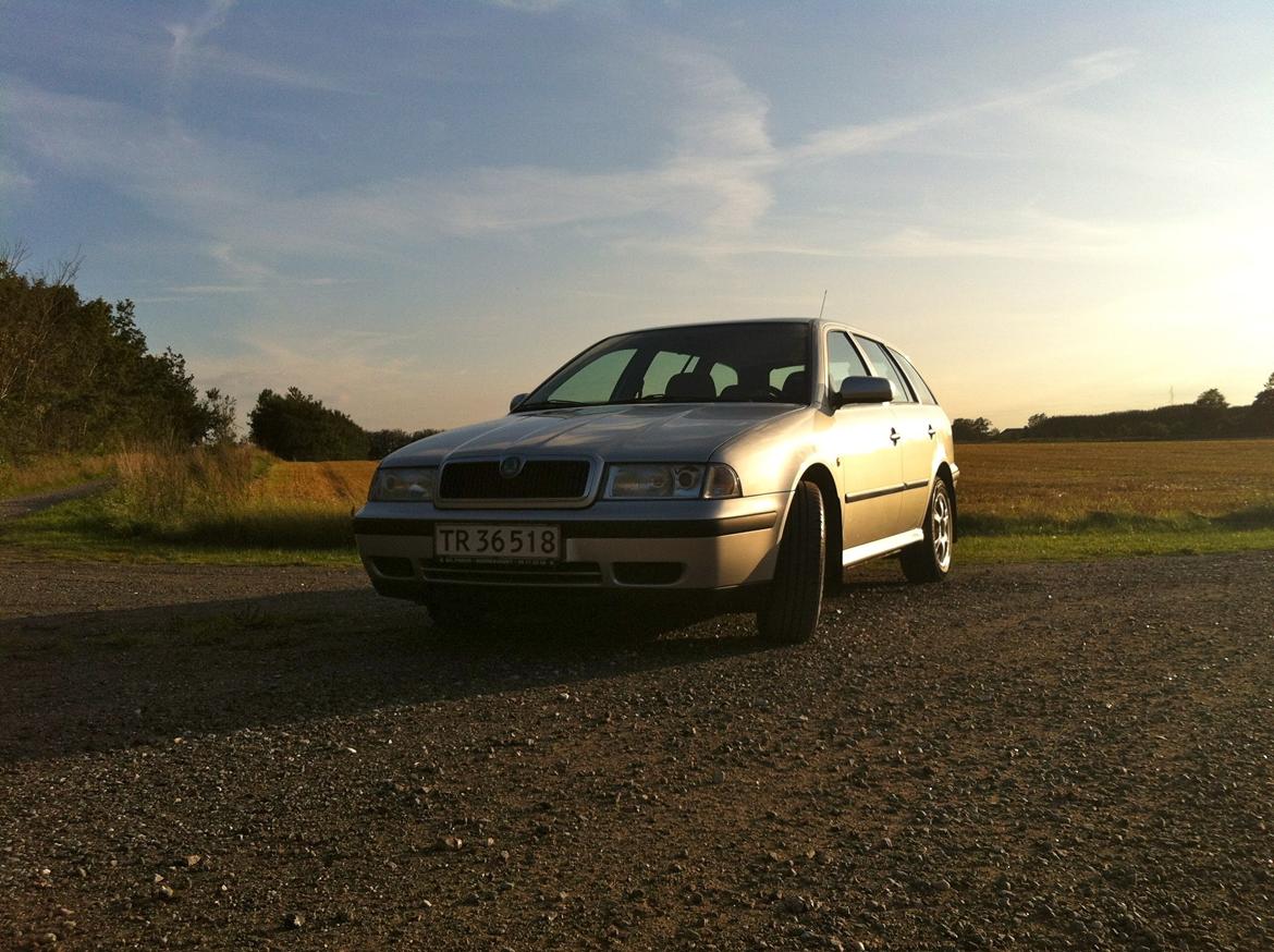 Skoda Octavia 1,6 GLXi Combi billede 2