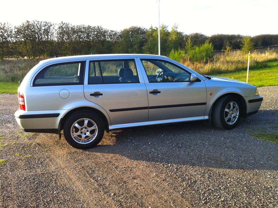 Skoda Octavia 1,6 GLXi Combi billede 4