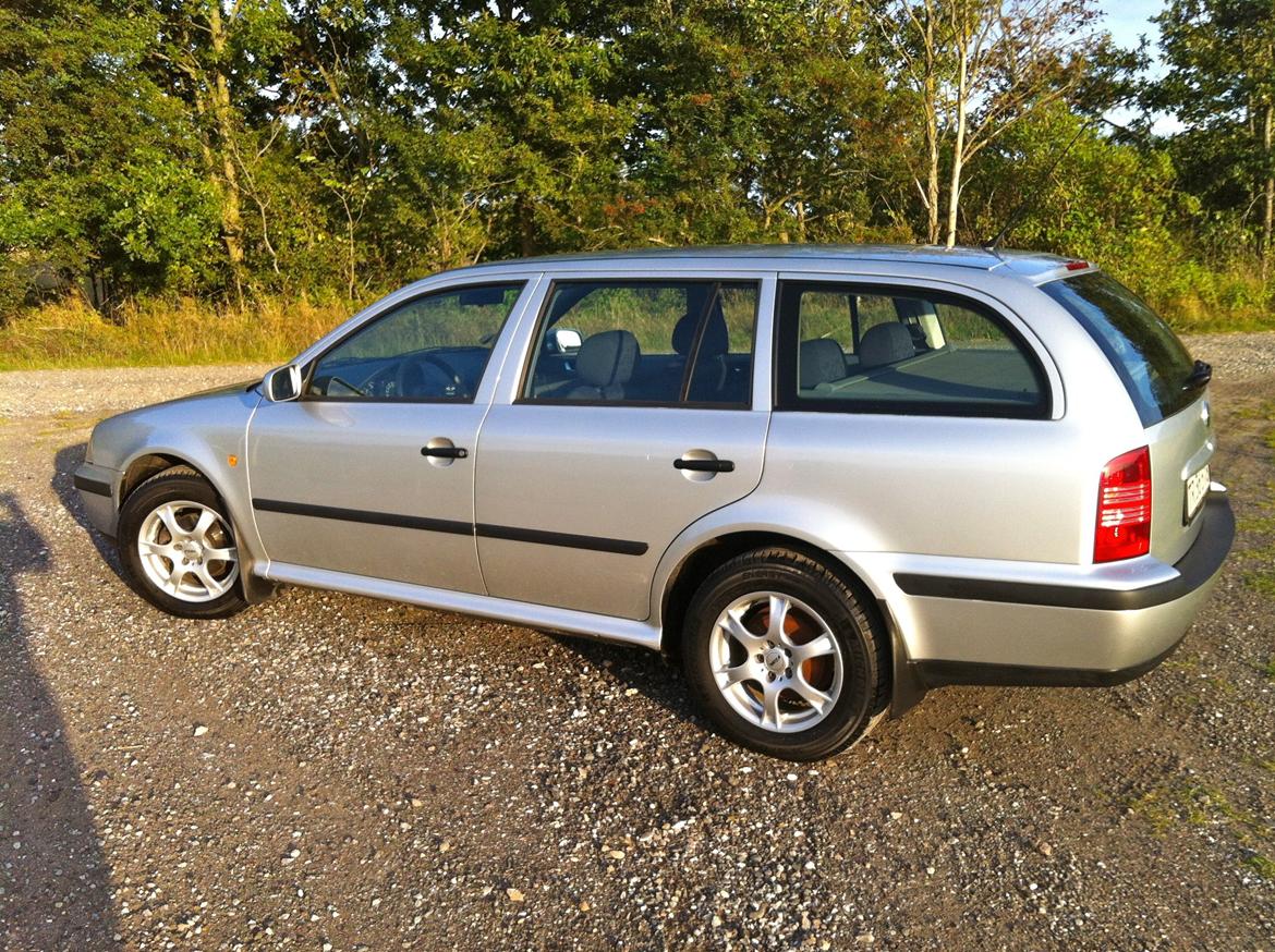 Skoda Octavia 1,6 GLXi Combi billede 5