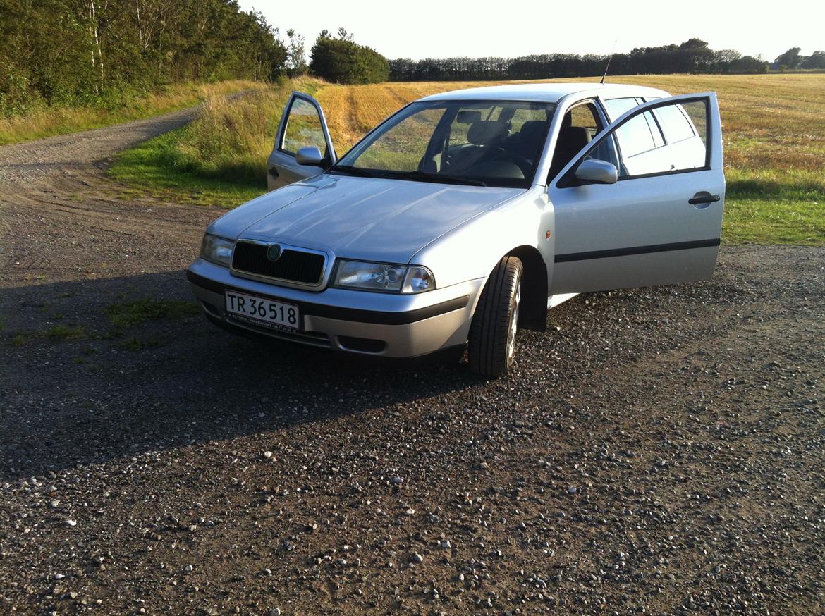 Skoda Octavia 1,6 GLXi Combi billede 6