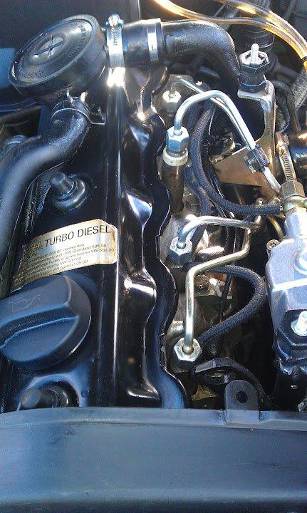 Audi 80 Avant 1,9 TDi - Closeup af den nye motor uden plastcoveret billede 11