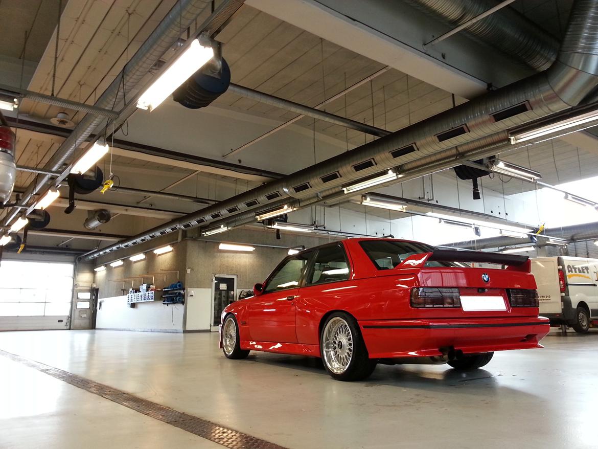 BMW M3 e30 SOLGT billede 4