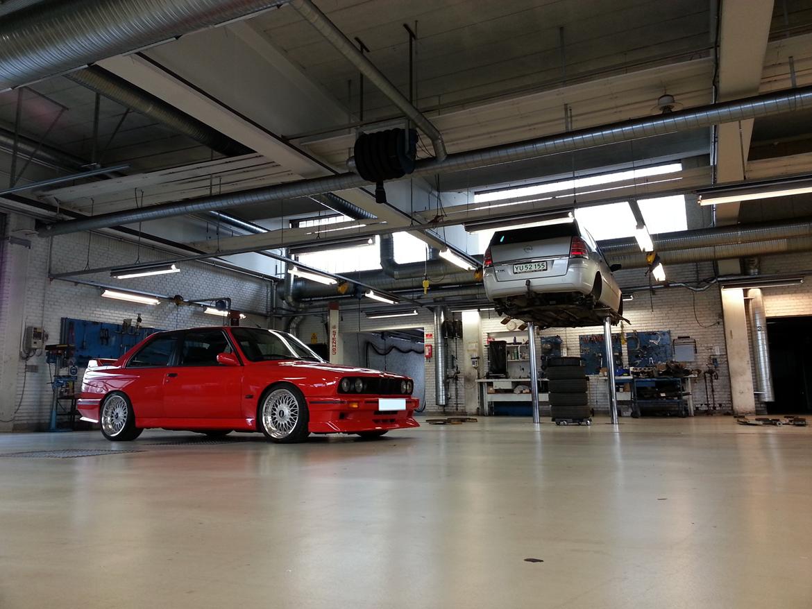 BMW M3 e30 SOLGT billede 5