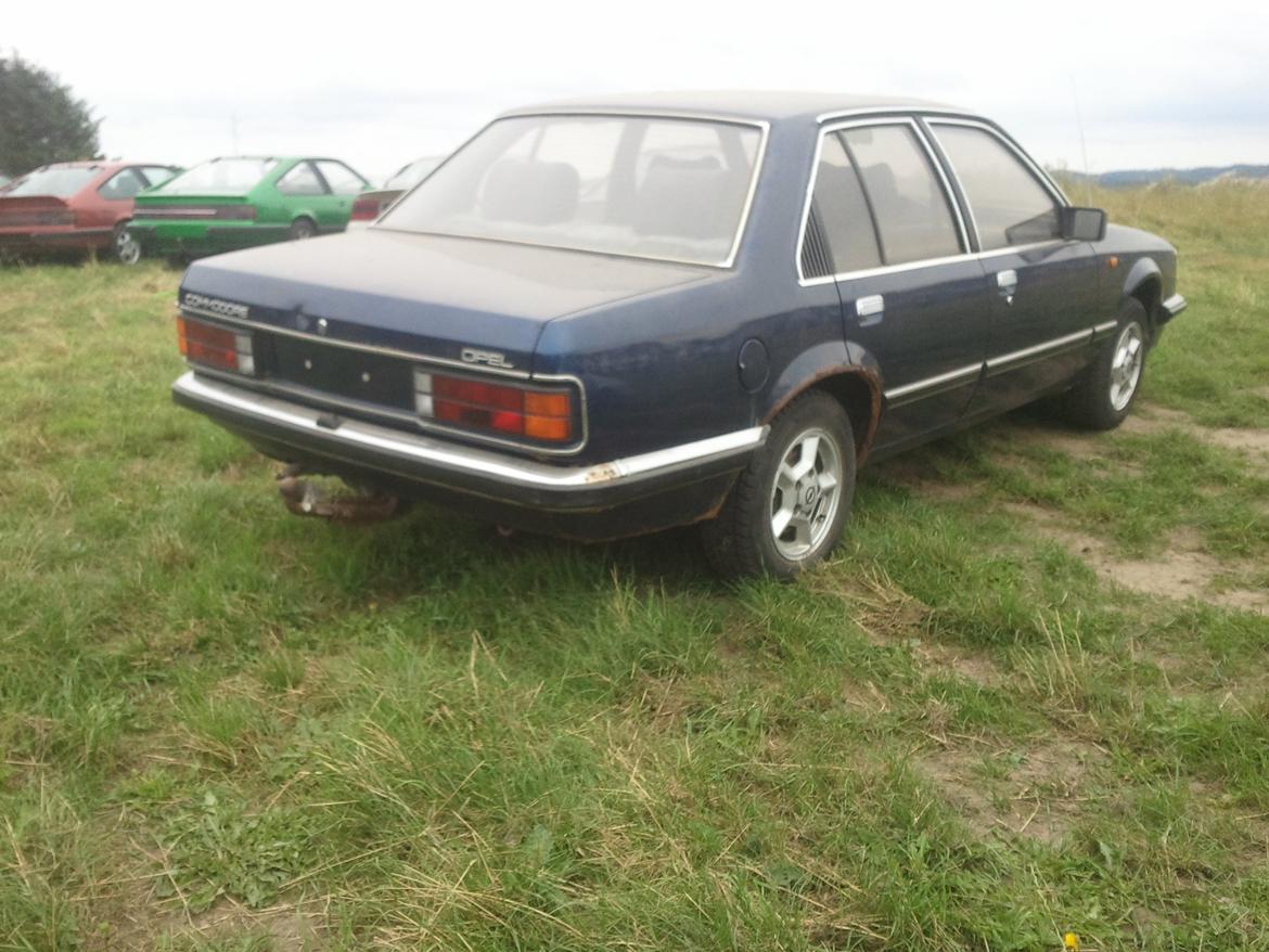 Opel Commodore C 2.5 I Sedan billede 4