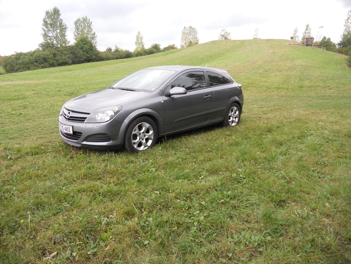 Opel Astra GTC - Her har vi det endelig resultat, efter der er blevet lavet et par ting.  billede 1