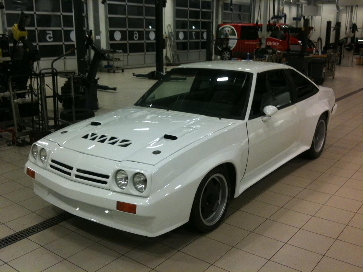 Opel Manta B i400 Replica "SOLGT" billede 1