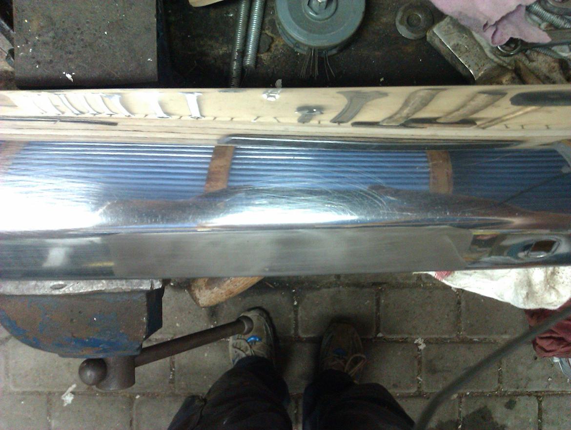 Opel kadett c - sort maling renset af kofanger billede 9