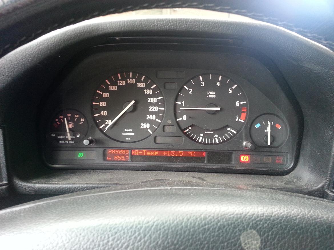 BMW 540i 6-speed manuel billede 12