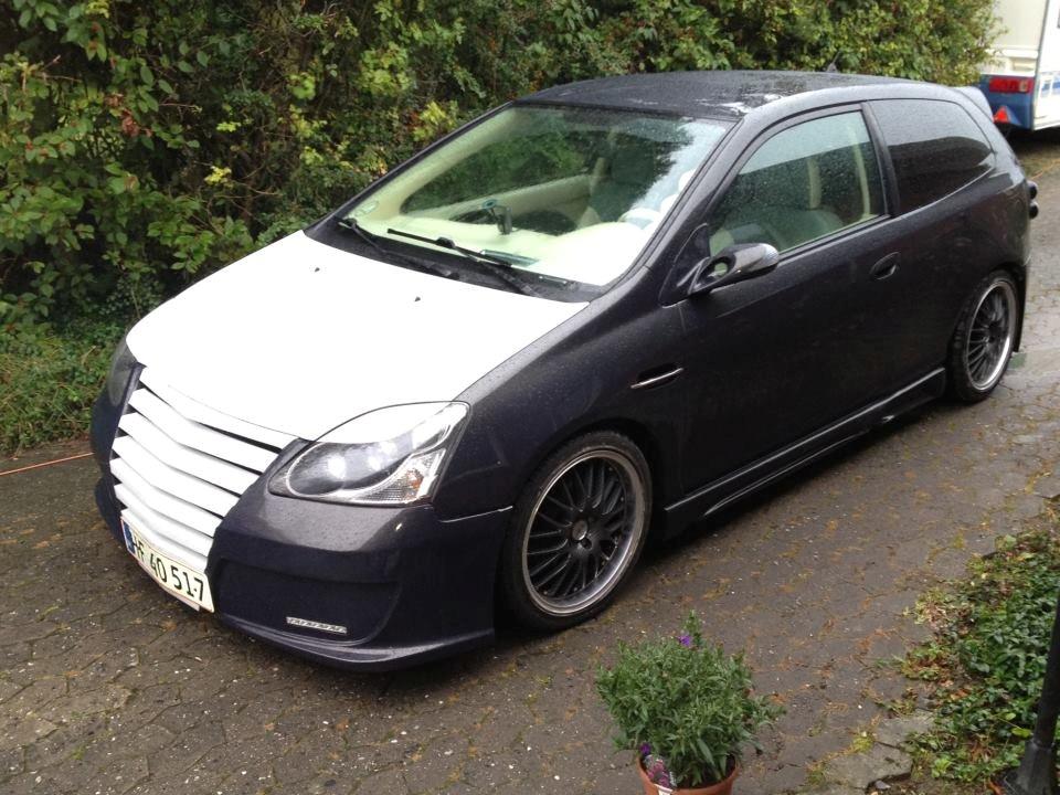 Honda Civic Vtec: SOLGT - Som den ser ud nu med badboy lavet i folie og 17 tommer letvægts alufælge i carbon billede 9