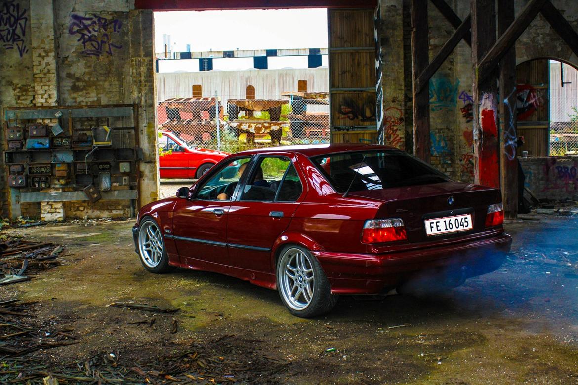 BMW E36 325TDS - Træls røg farven er blevet blå efter redigering :( Den skal være sort! billede 2