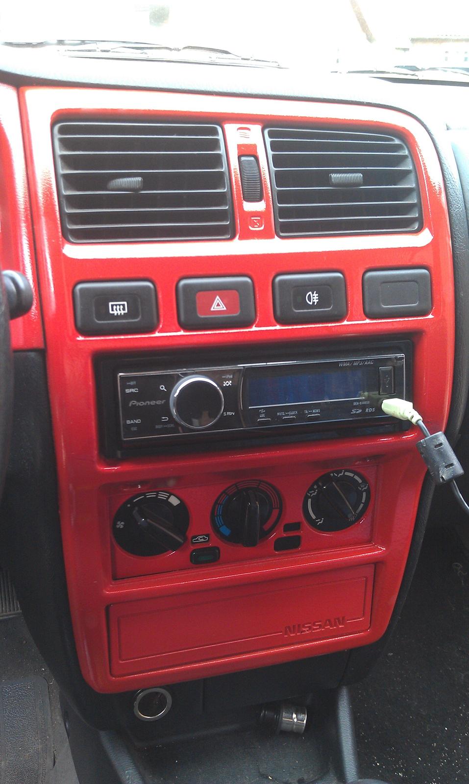 Nissan Almera 1,4 GX Twincam N15 - så blev interiøret malet rødt.  billede 17