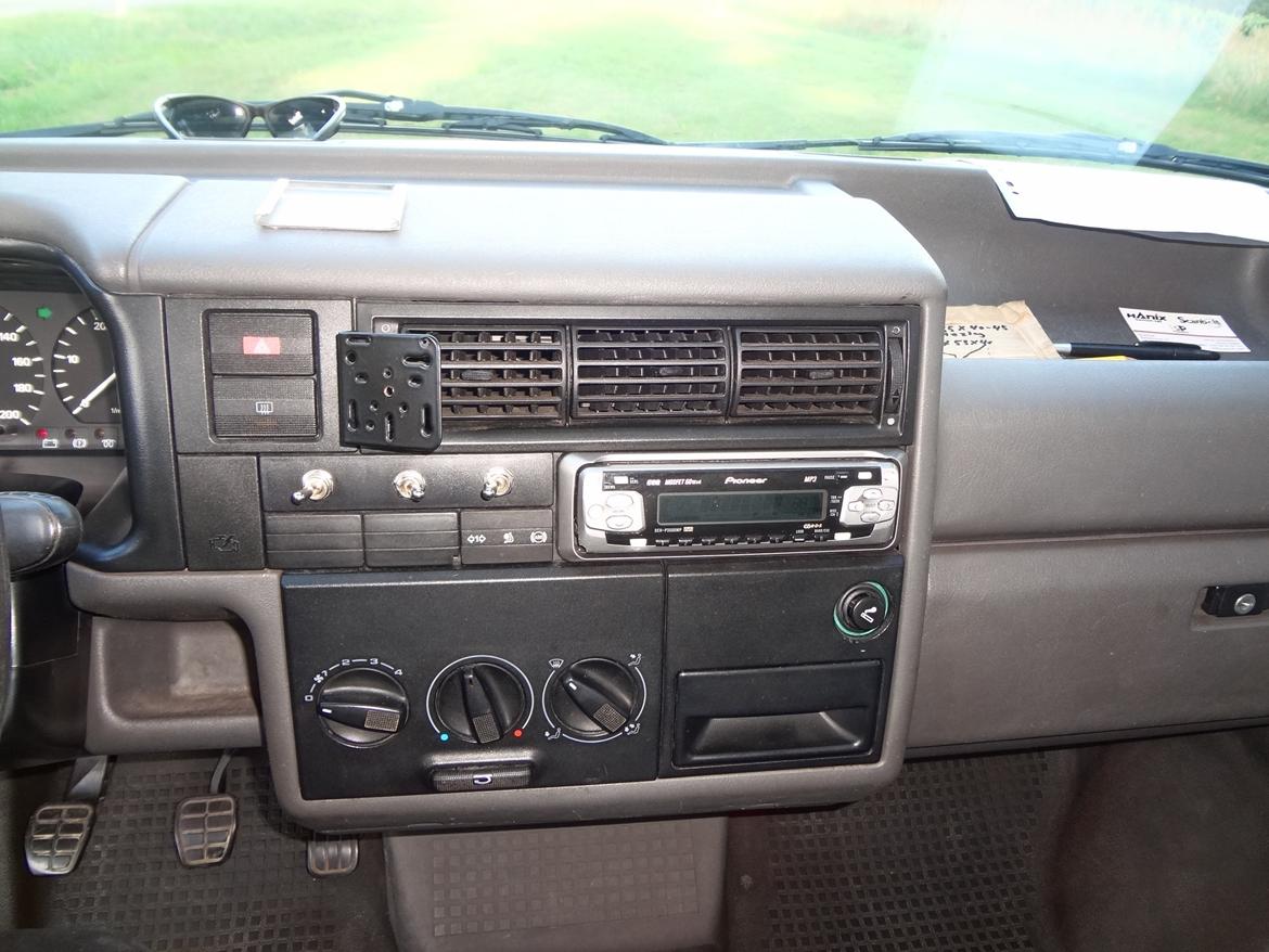 VW Transporter T4 2,5 TDI - Kontakter til tågelys, rød kabinelys og baklys billede 7