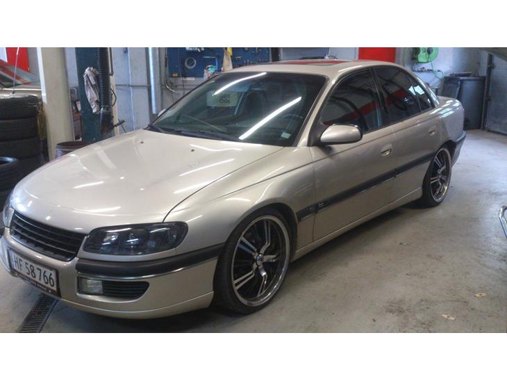 {{currentPhoto.altText}} billede {{currentPhoto.number}}