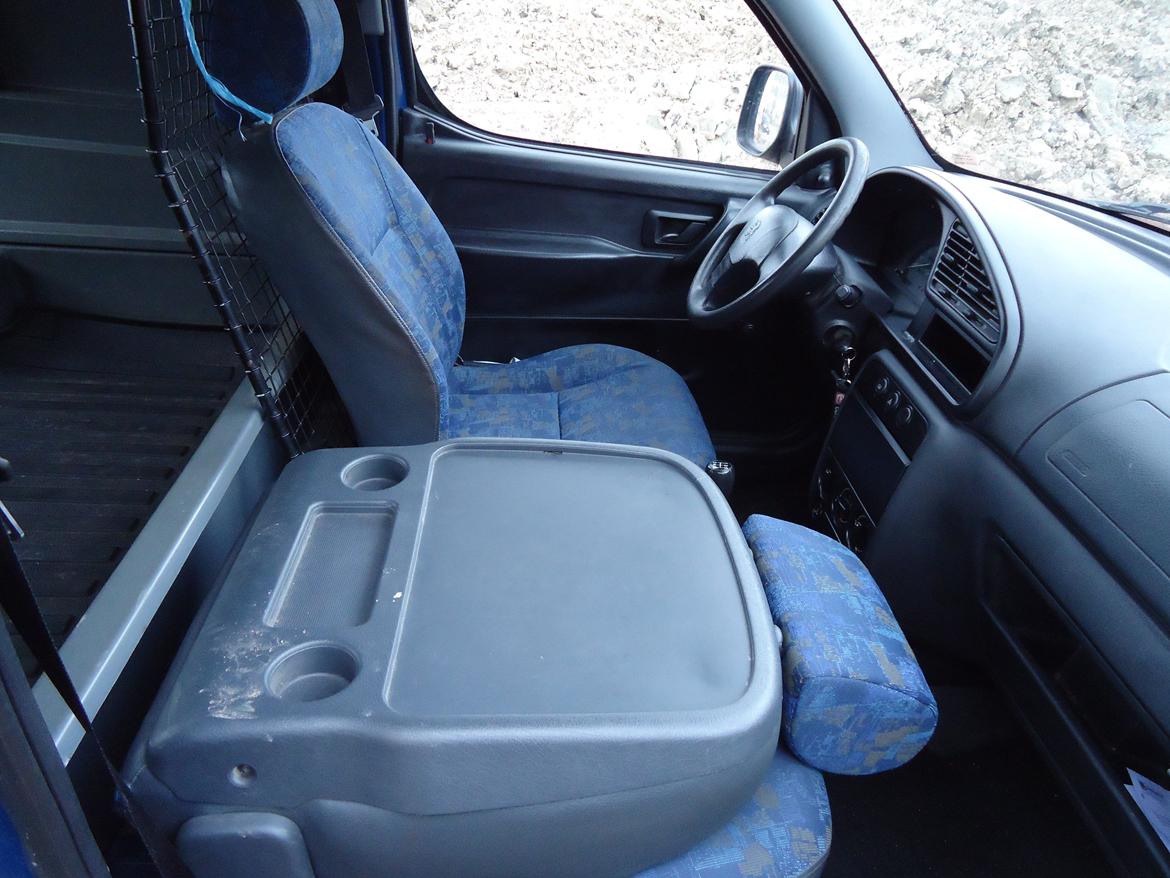 Peugeot Partner FAP (arbejdshesten) - Lækker detalje, dog har pasageren nok en anden menig. billede 9