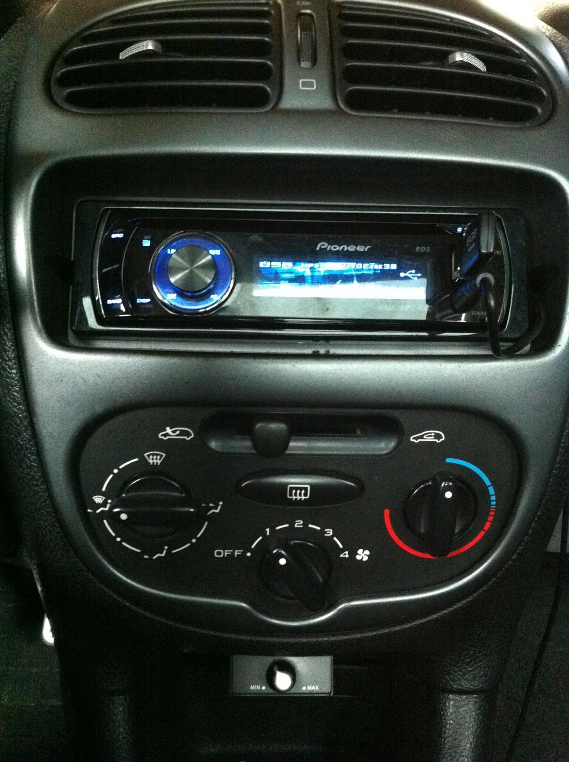 Peugeot 206 2.0 GTI - Bass remote nederst i billedet billede 7