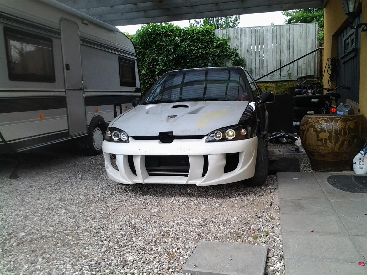 Peugeot 106 1,4i R.I.P - inden fronten blev malet :) billede 5