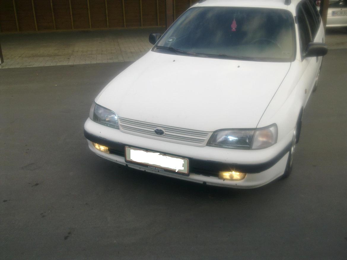 Toyota Carina E billede 1