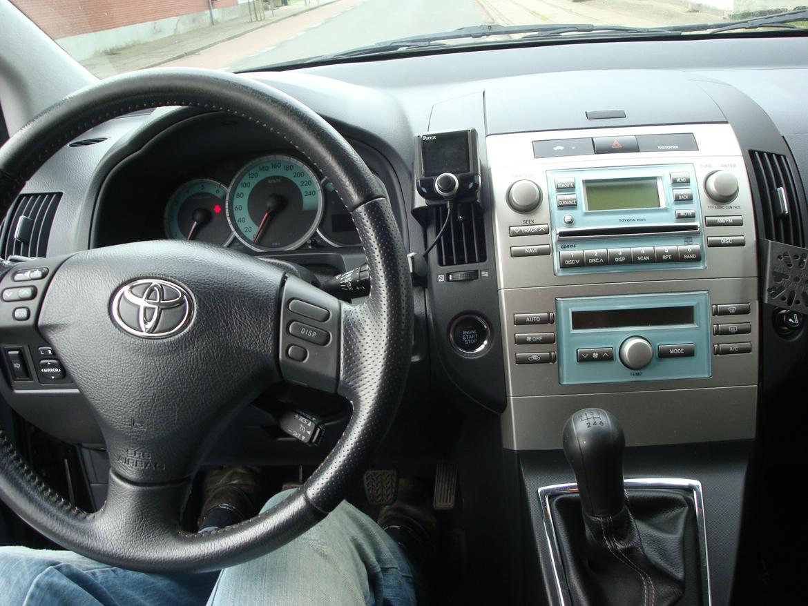 Toyota Sportsvan 2,2 sport sol - orginal toyota navi :P fedt billede 9