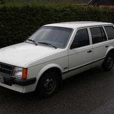 Opel Kadett D 1,6 st car "luxus"