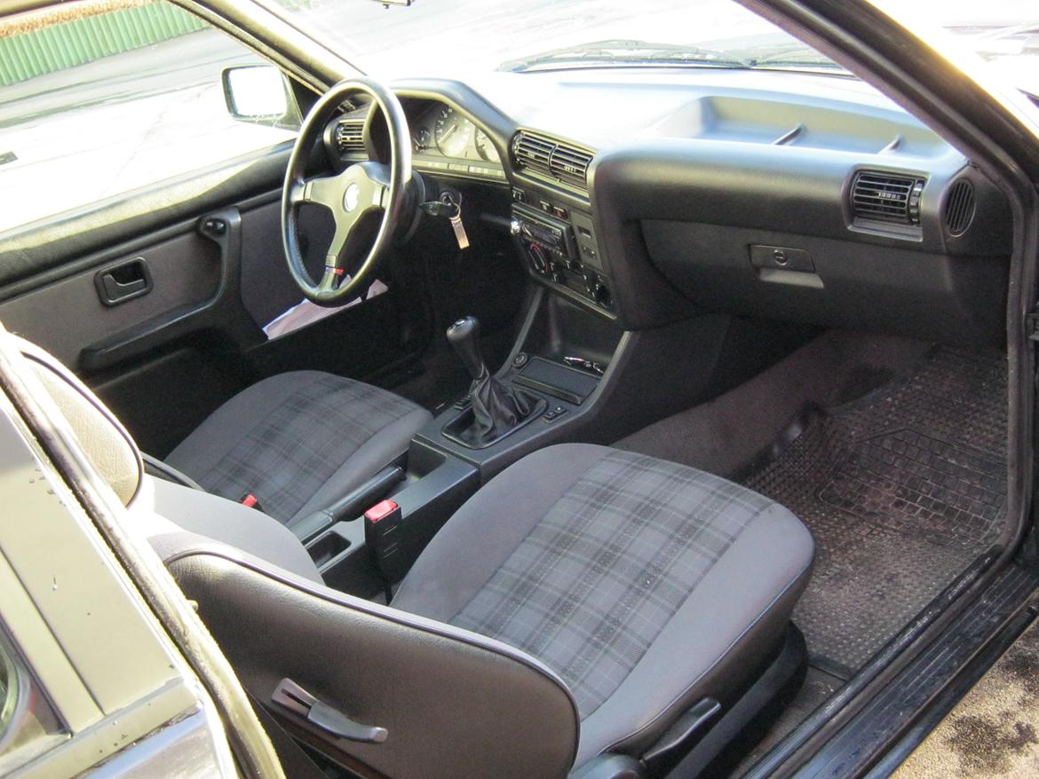 BMW E30 318is *solgt* billede 9