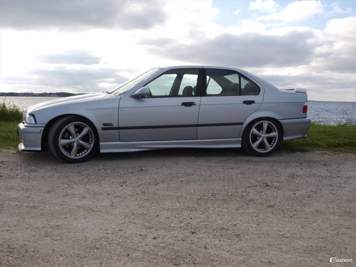 BMW E36 320 I >SOLGT< billede 2