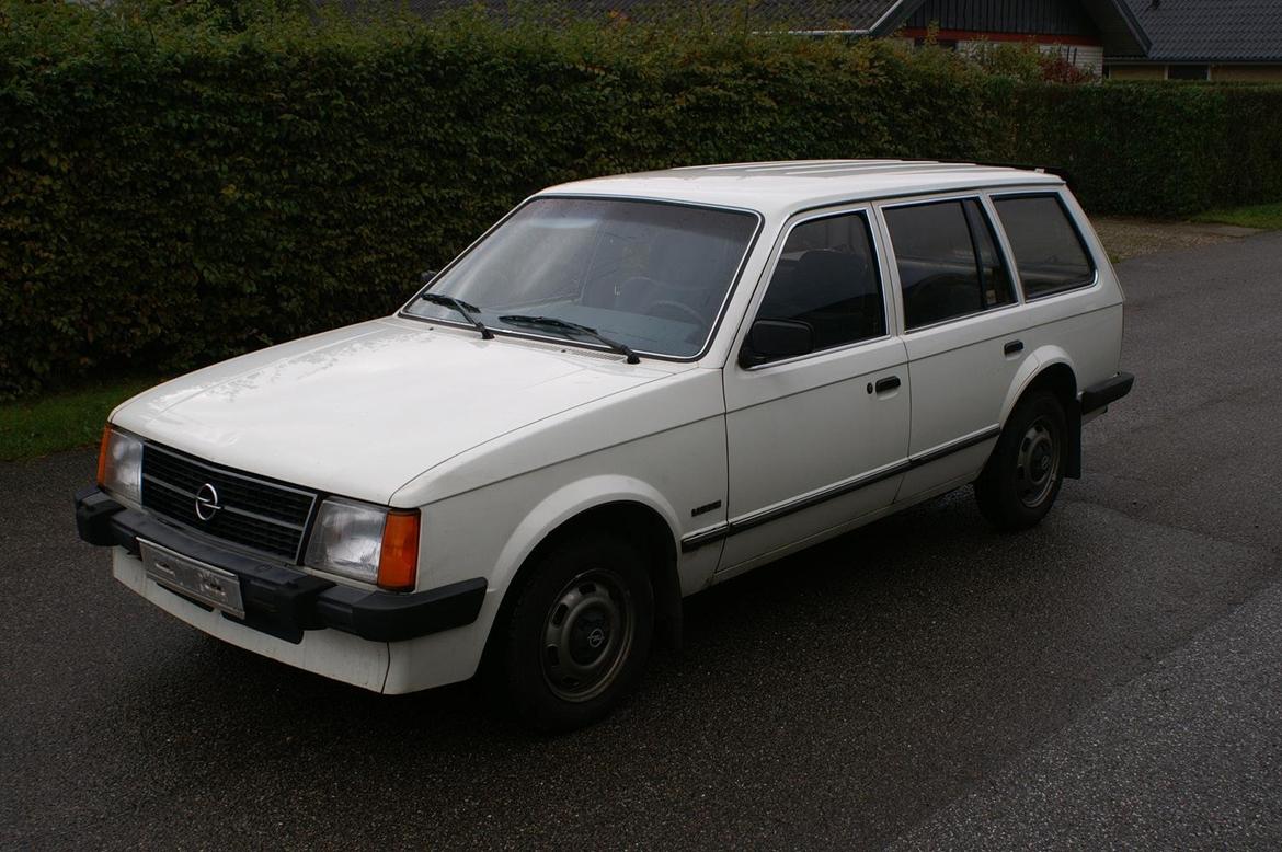 Opel Kadett D 1,6 st car "luxus" billede 1