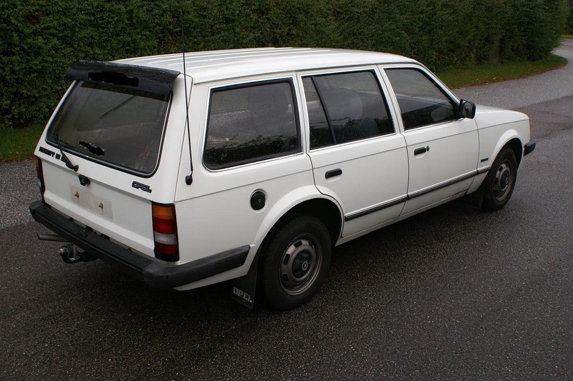 Opel Kadett D 1,6 st car "luxus" billede 3