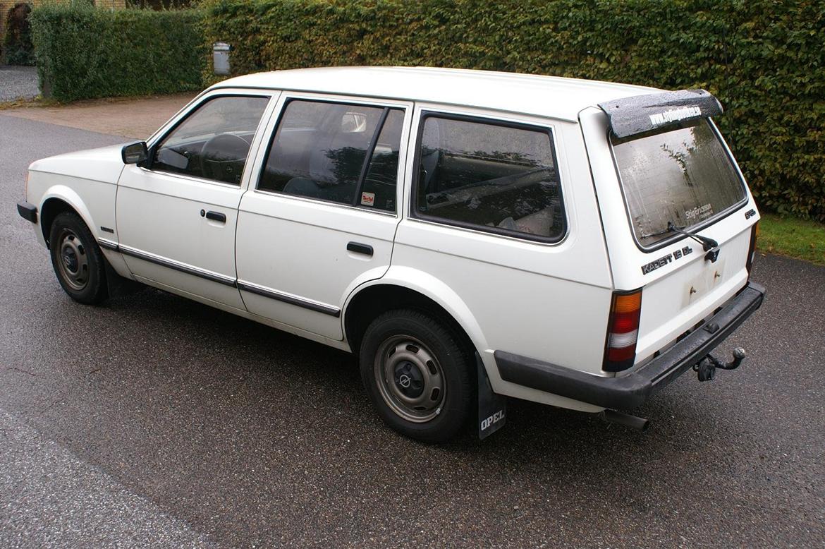 Opel Kadett D 1,6 st car "luxus" billede 4