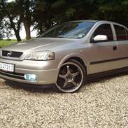 Opel Astra G 1.8i - SOLGT -