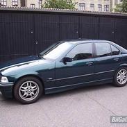 BMW 323i