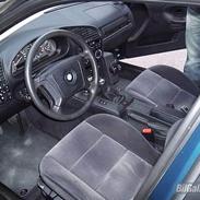 BMW 323i
