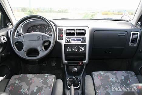 VW Polo 16V - Fik lige taget et billede indefra i dagslys billede 7