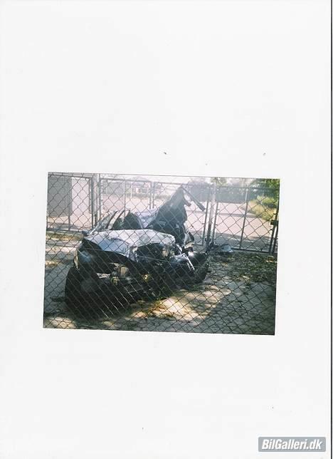 Ford Mondeo (solgt) - Sådan kan en mondeo også se ud efter mødet med et træ...... Det var så min første bil.... billede 11