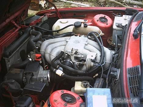 BMW E30 2.0i  - lige et billed af maskinen billede 7