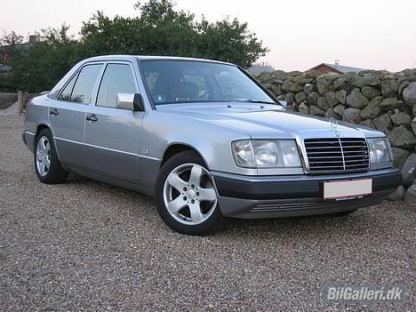 Mercedes Benz W124 300D - W124 kom i 3 versioner. Min er en Mk2. Ofte refereret til som den bedste MB bygget. billede 1