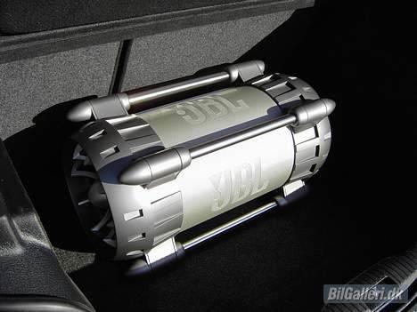 VW Golf IV GTI     SOLGT! - dejligt nemt med en aktiv sub.. og den spiller faktisk rigtig godt!! billede 8