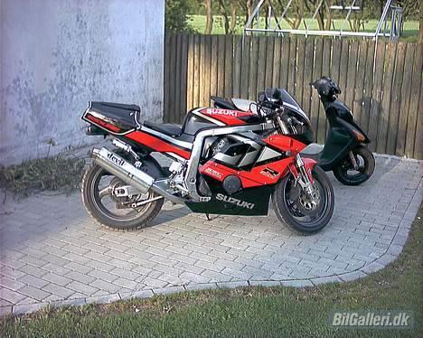 Ford escort clx - lige et billede af min mc (gsx-r400r) billede 7