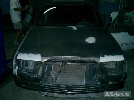 Mercedes Benz 230E (SOLGT) billede 6