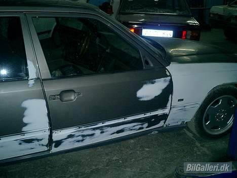 Mercedes Benz 230E (SOLGT) billede 7