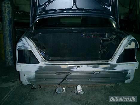 Mercedes Benz 230E (SOLGT) billede 8