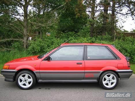 Nissan Sunny GTi Twin Cam billede 6