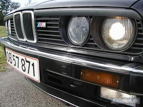 BMW 320 i billede 1