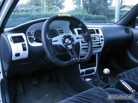 Toyota Corolla SPORT "SOLGT" - Bilens indre. Mangler lige at indfarve det sidste. Momo rat:-D billede 9