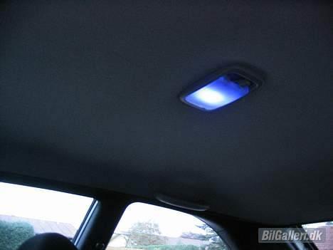 Toyota Corolla SPORT "SOLGT" - Blåt lys i loftet, lidt porno, men cool nok om aftenen billede 11