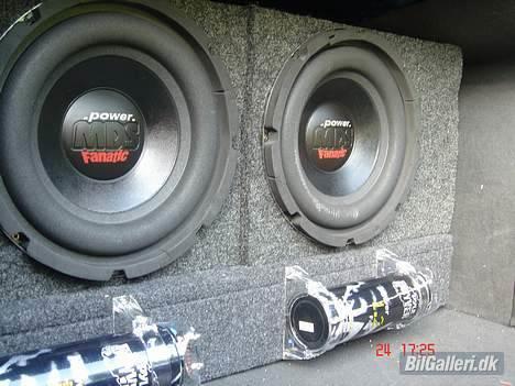VW Bora "SOLD 7/7-06" - 2x12" MDS. Begge forstækere ligge spændt fast i rummet under basserne. billede 8