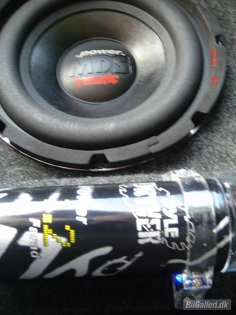 VW Bora "SOLD 7/7-06" - 1.2 Farad kondensator med blå dioder i holderen. billede 9